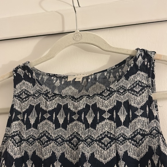 Patterned top - Picture 3 of 7